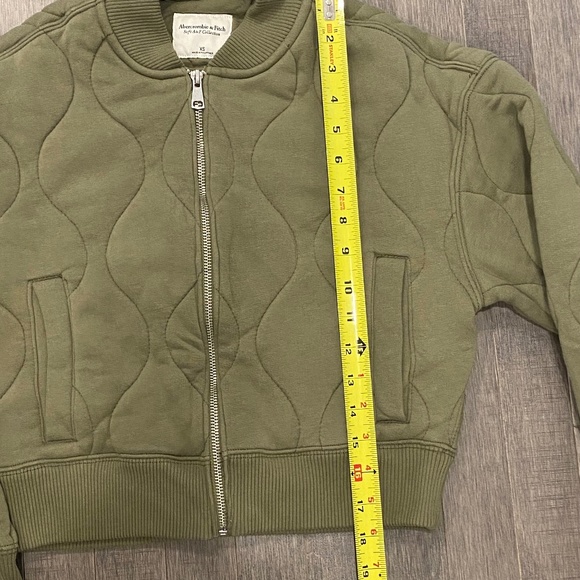 🚫SOLD🚫 NWT Abercrombie & Fitch Onion-Quilted Bomber Jacket - Picture 6 of 8